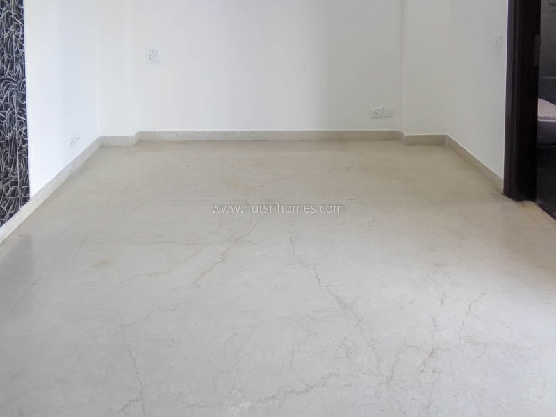 4 BHK Flat For Sale in Navjeevan Vihar