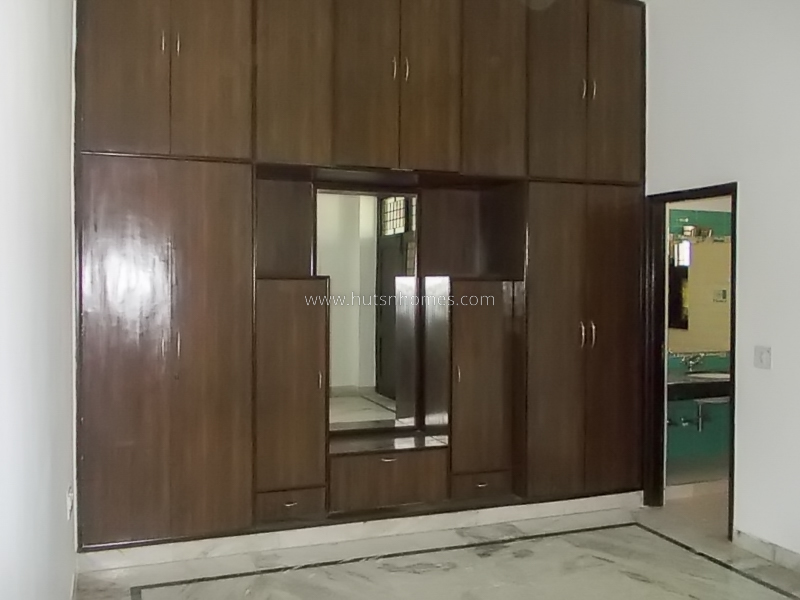 3 BHK Flat For Sale in Nizamuddin East