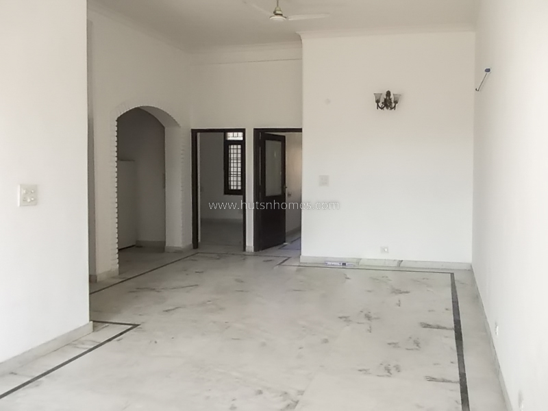 3 BHK Flat For Sale in Nizamuddin East