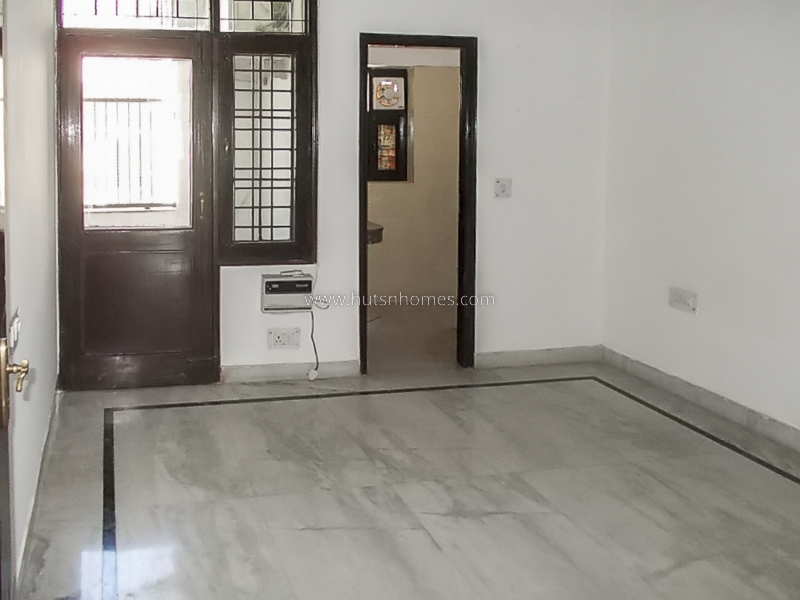 3 BHK Flat For Sale in Nizamuddin East