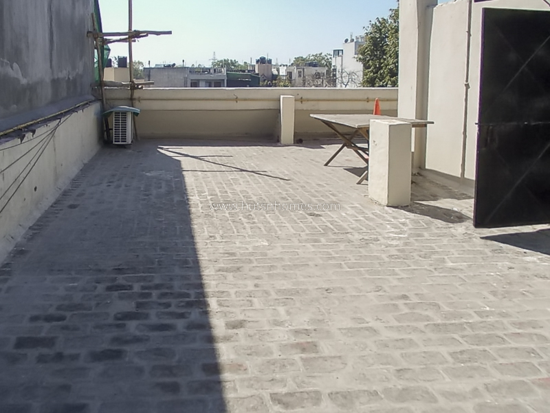 3 BHK Flat For Sale in Nizamuddin East