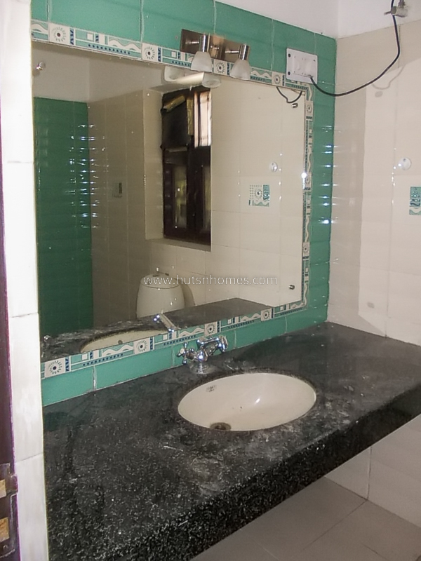3 BHK Flat For Sale in Nizamuddin East