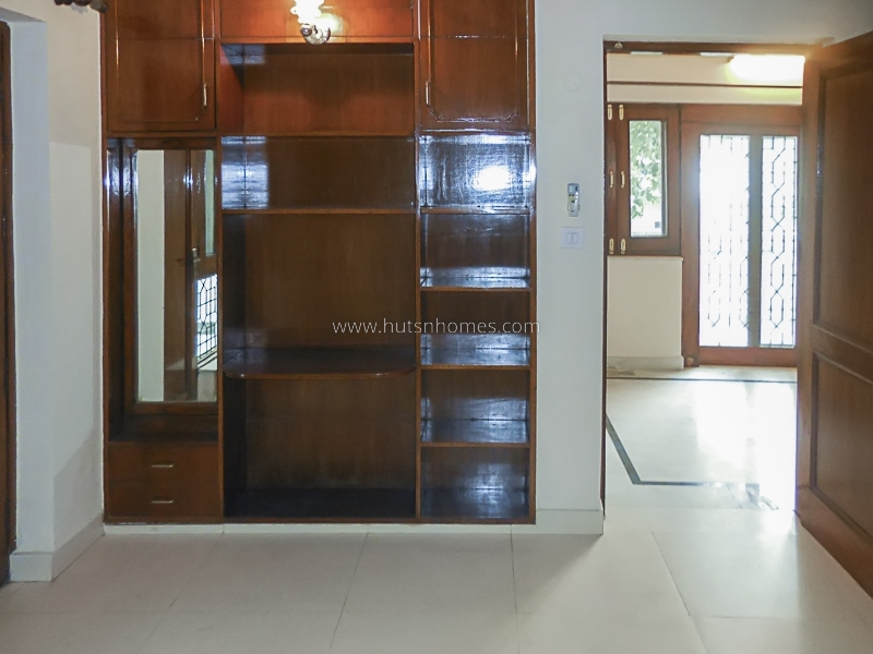 4 BHK Flat For Rent in Anand Niketan