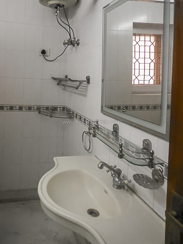 4 BHK Flat For Rent in Anand Niketan