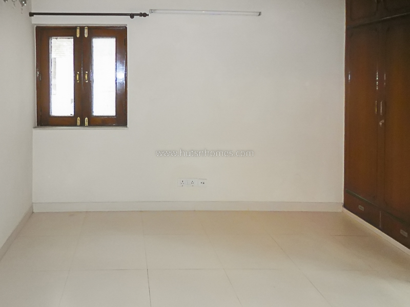 4 BHK Flat For Rent in Anand Niketan