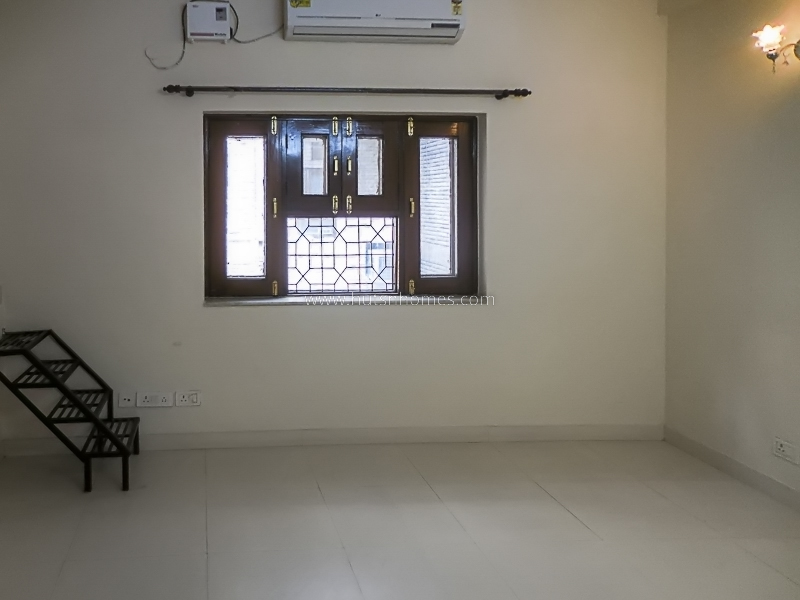 4 BHK Flat For Rent in Anand Niketan