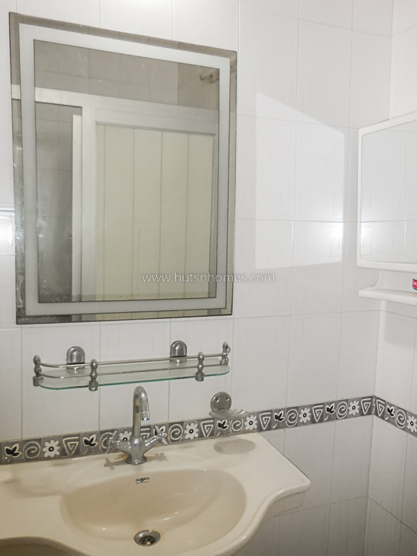 4 BHK Flat For Rent in Anand Niketan