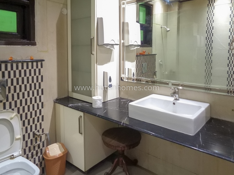 4 BHK Flat For Sale in Anand Niketan