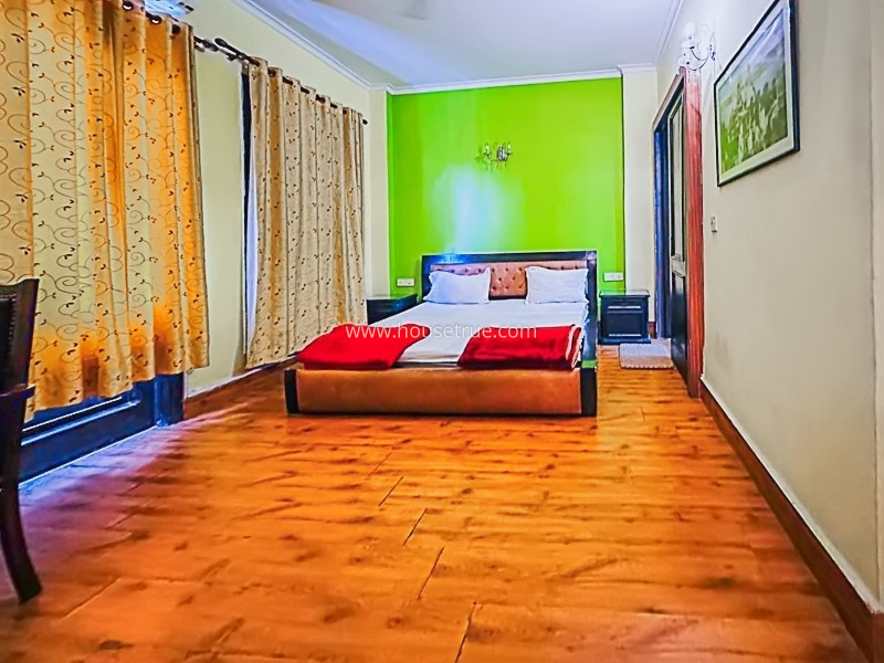 4 BHK Flat For Rent in New Friends Colony