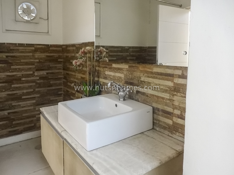 4 BHK Flat For Rent in Pamposh Enclave