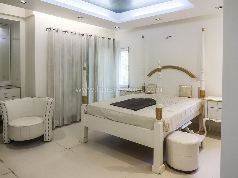 4 BHK Flat For Rent in Pamposh Enclave