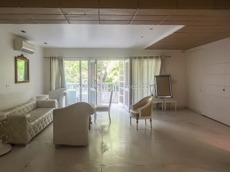 4 BHK Flat For Rent in Pamposh Enclave
