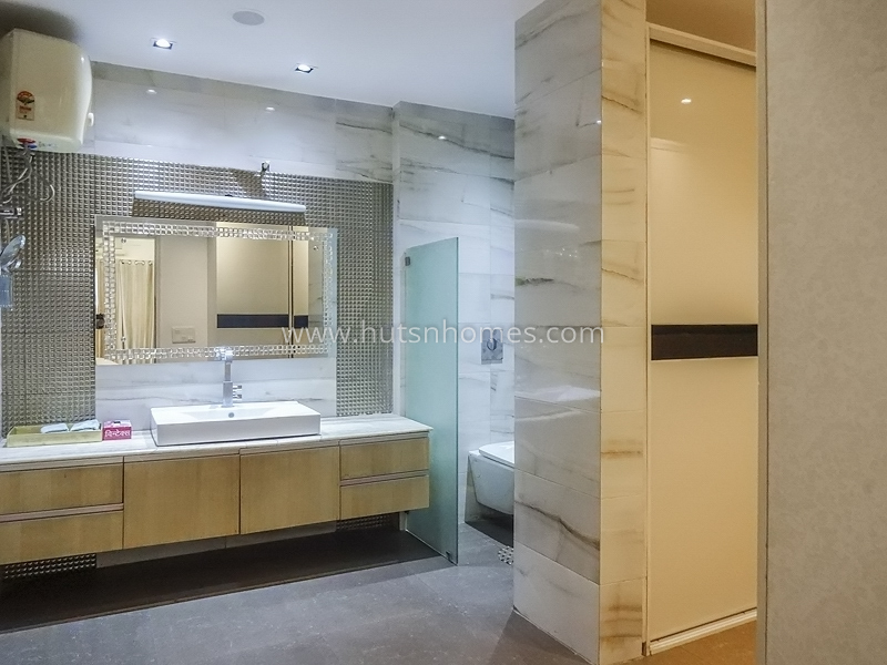 4 BHK Flat For Rent in Pamposh Enclave