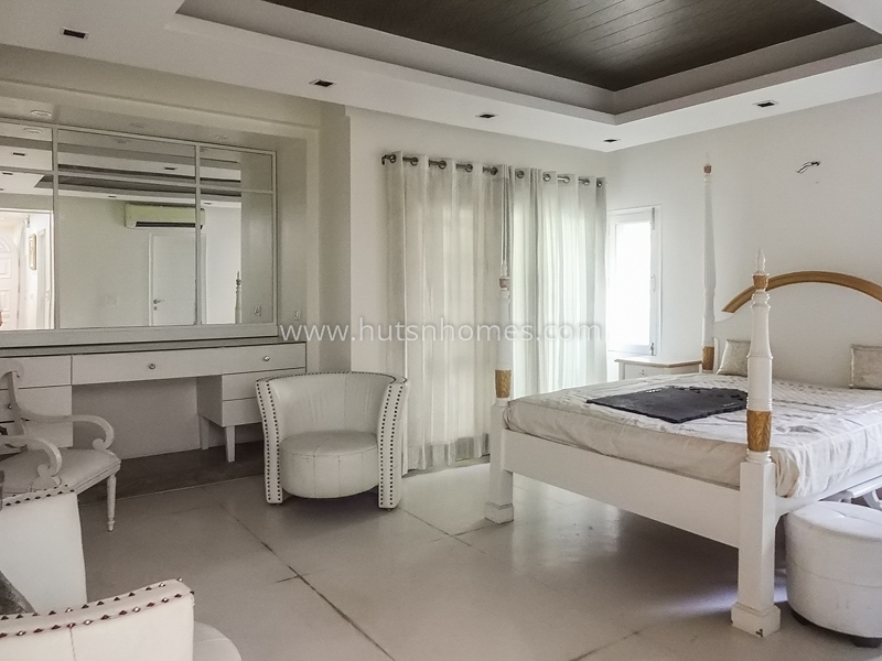 4 BHK Flat For Rent in Pamposh Enclave