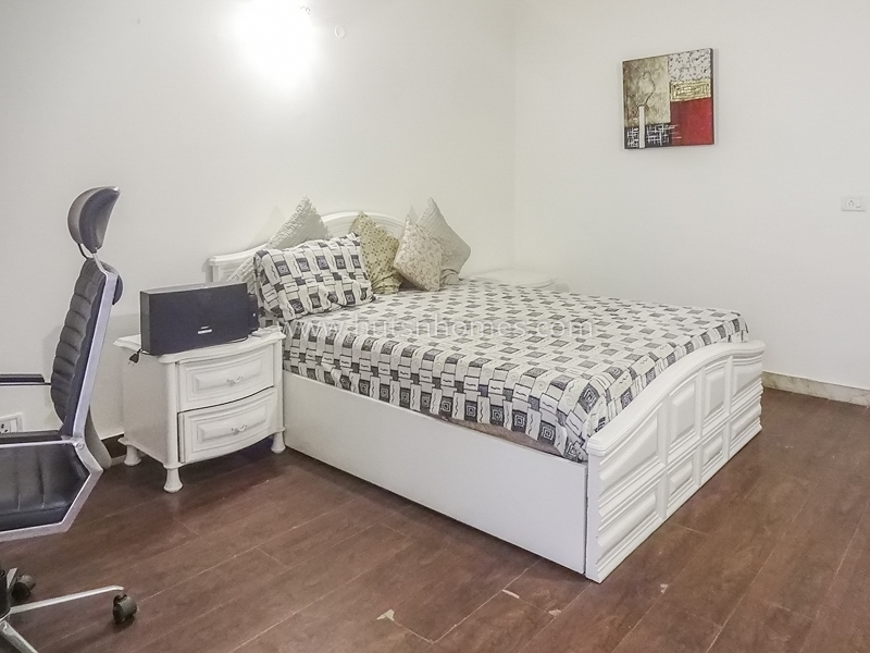 4 BHK Flat For Rent in Pamposh Enclave