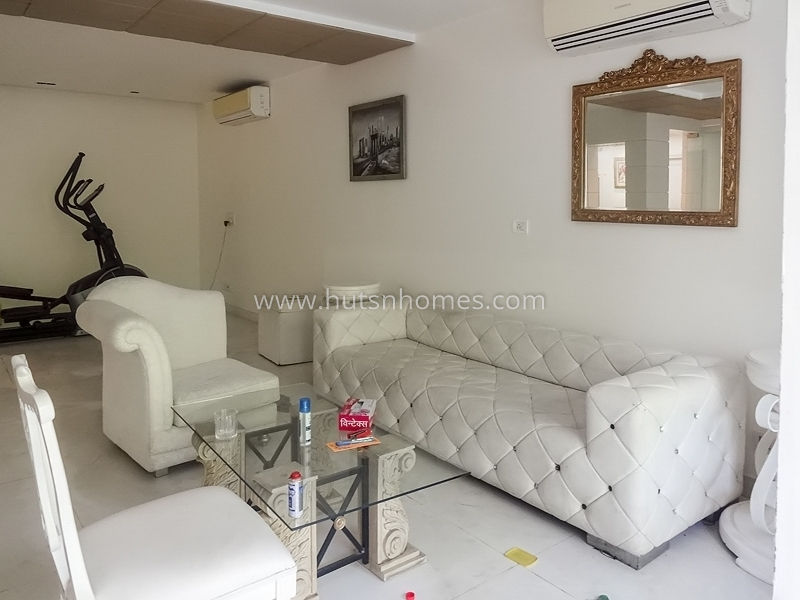 4 BHK Flat For Rent in Pamposh Enclave