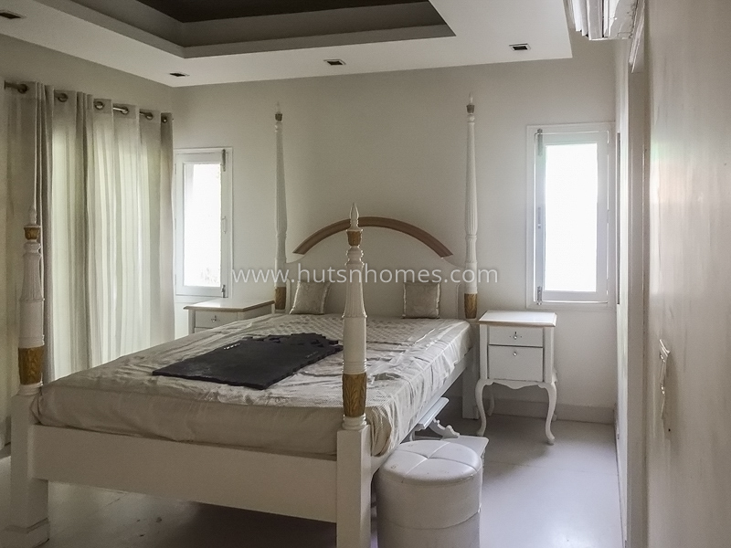 4 BHK Flat For Rent in Pamposh Enclave