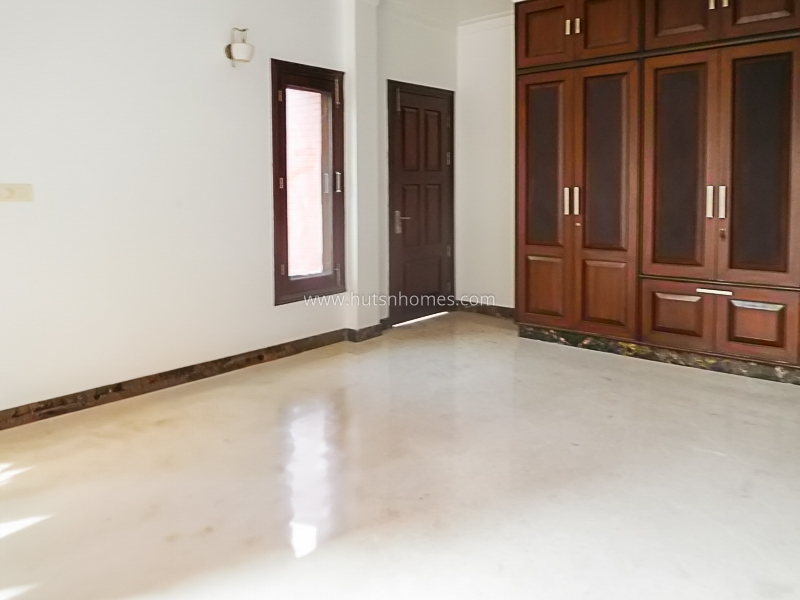 3 BHK Flat For Sale in Friends Colony East