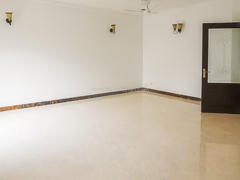 3 BHK Flat For Sale in Friends Colony East