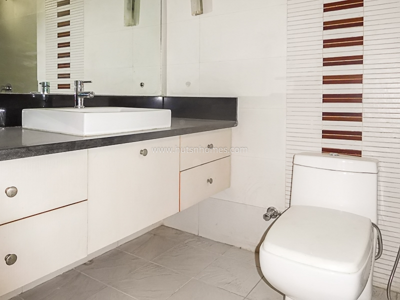 3 BHK Flat For Sale in Friends Colony East