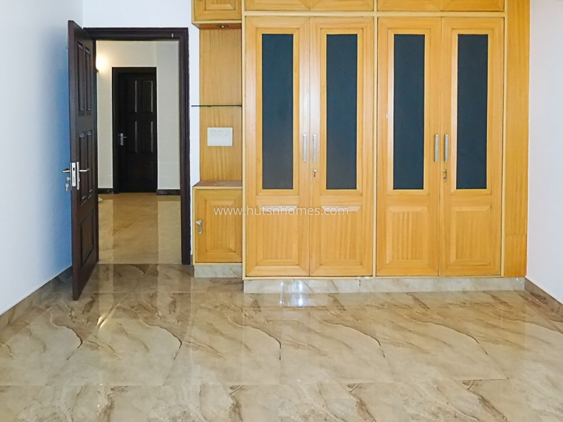 3 BHK Flat For Sale in Friends Colony East