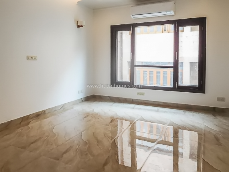 4 BHK Flat For Sale in Friends Colony East