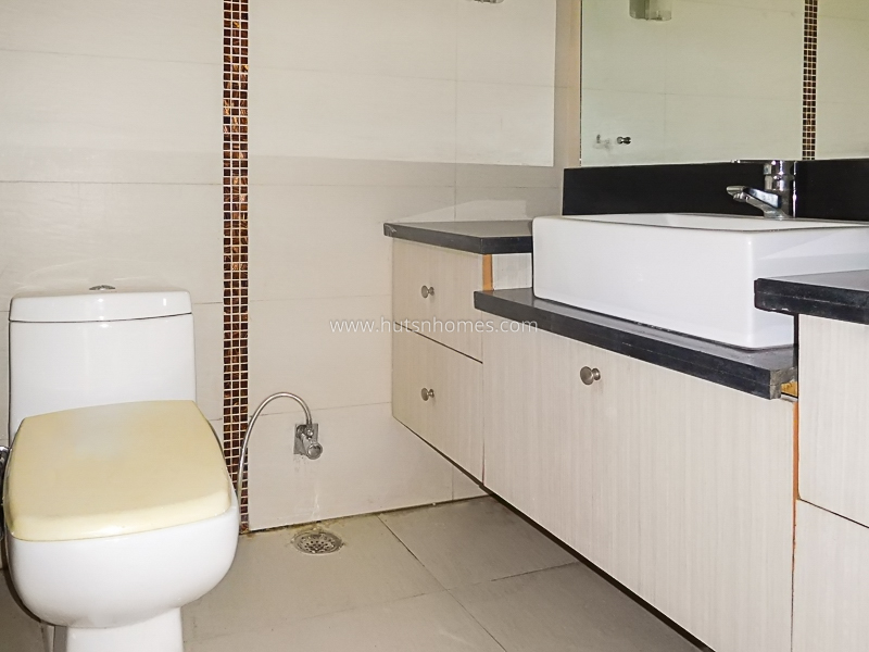 4 BHK Flat For Sale in Friends Colony East