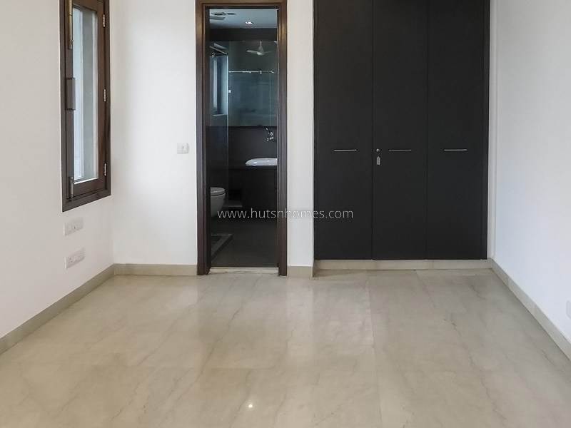 4 BHK Flat For Sale in New Friends Colony