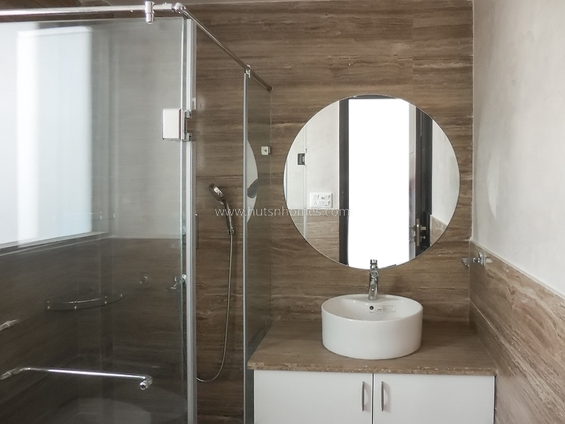 5 BHK Flat For Sale in Green Park Extension