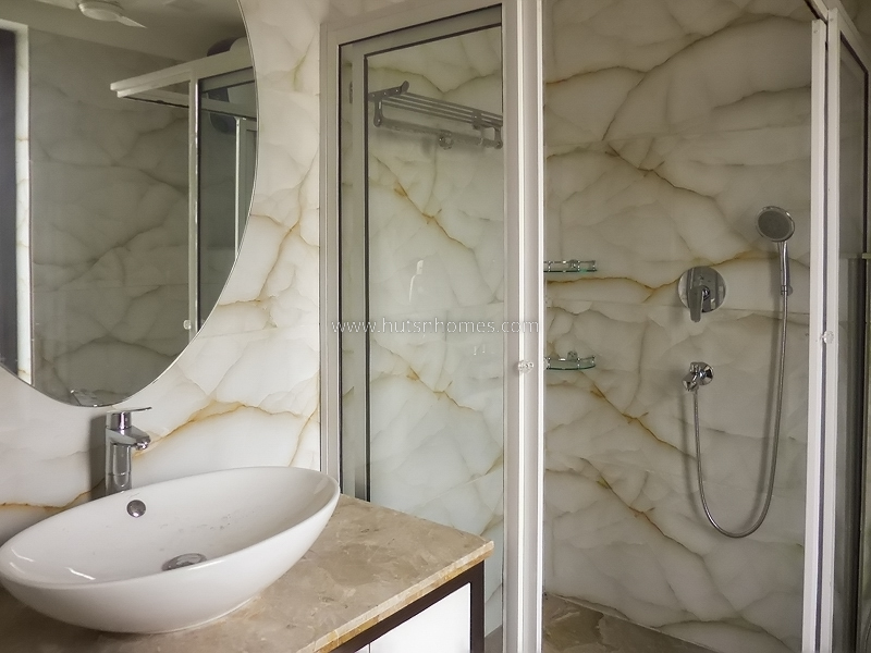 5 BHK Flat For Sale in Green Park Extension