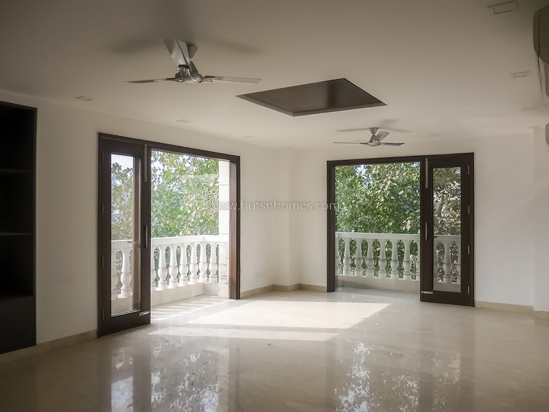 5 BHK Flat For Sale in Green Park Extension