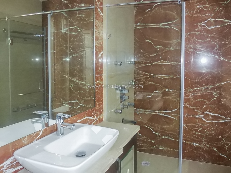 5 BHK Flat For Sale in Green Park Extension