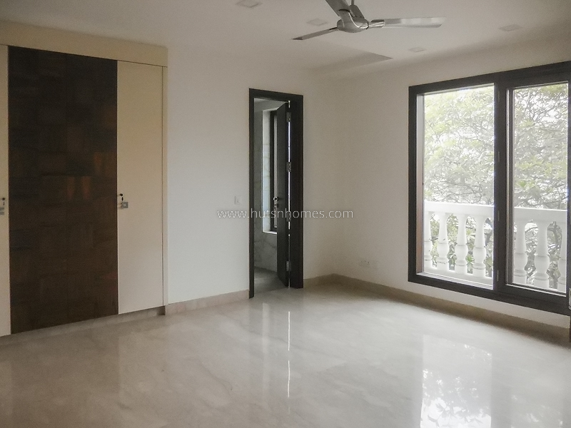 5 BHK Flat For Sale in Green Park Extension