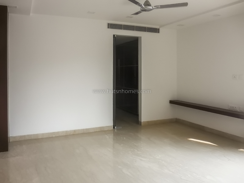 5 BHK Flat For Sale in Green Park Extension
