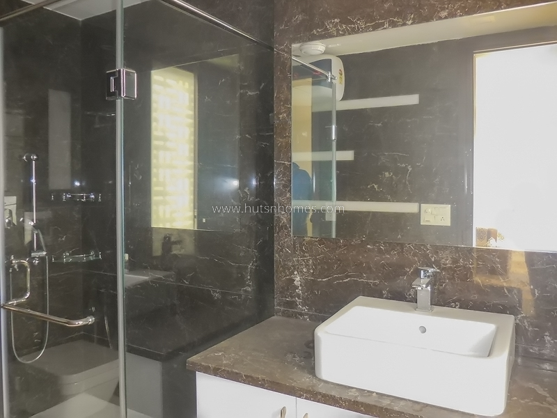 5 BHK Flat For Sale in Green Park Extension