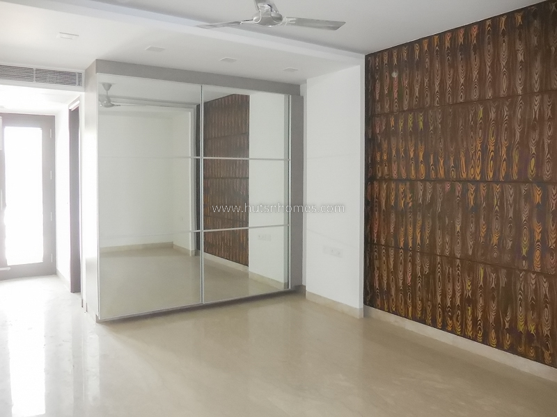 5 BHK Flat For Sale in Green Park Extension