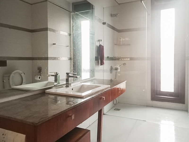 4 BHK Flat For Sale in Anand Niketan