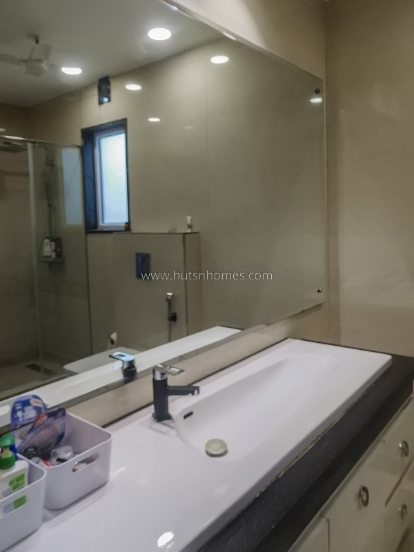 4 BHK Flat For Sale in Vasant Vihar