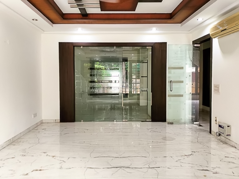 3 BHK Flat For Rent in New Friends Colony