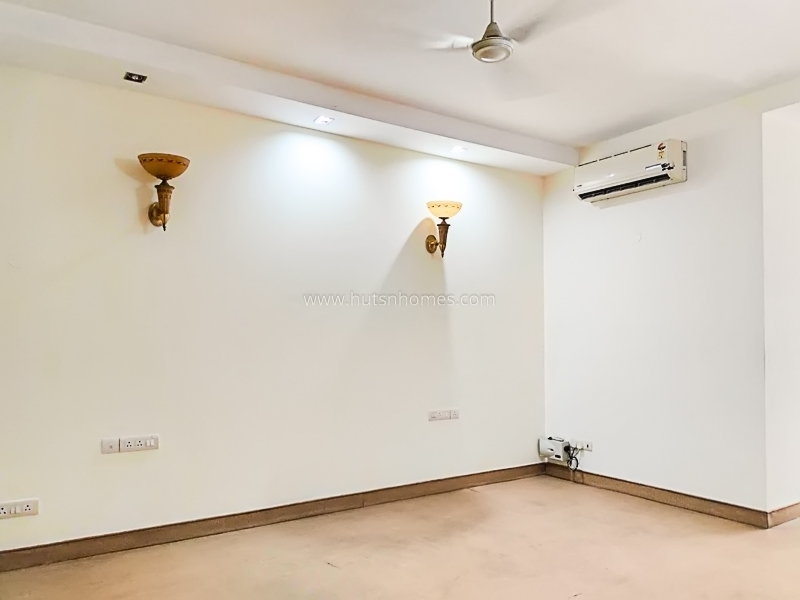 3 BHK Flat For Rent in New Friends Colony
