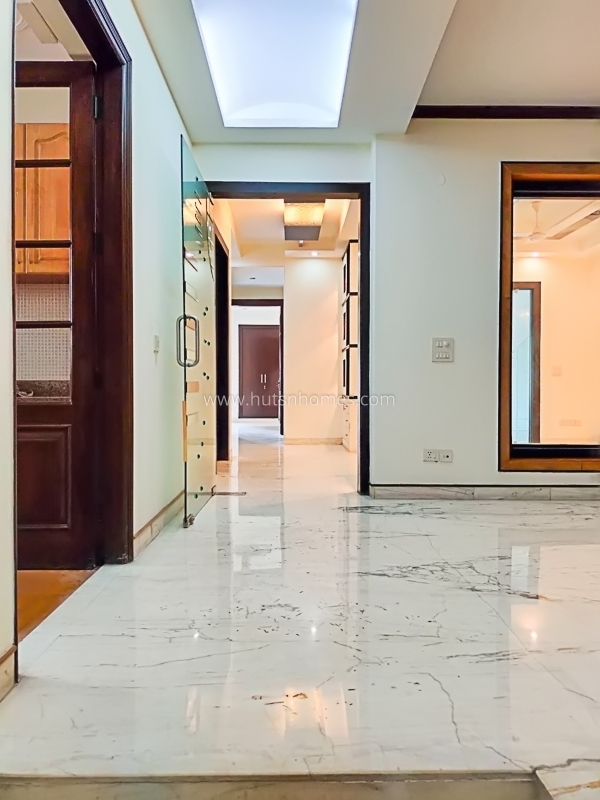 3 BHK Flat For Rent in New Friends Colony