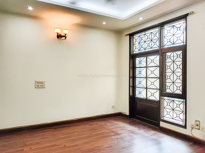 3 BHK Flat For Rent in New Friends Colony