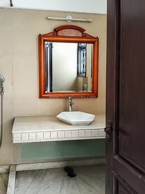 3 BHK Flat For Rent in New Friends Colony
