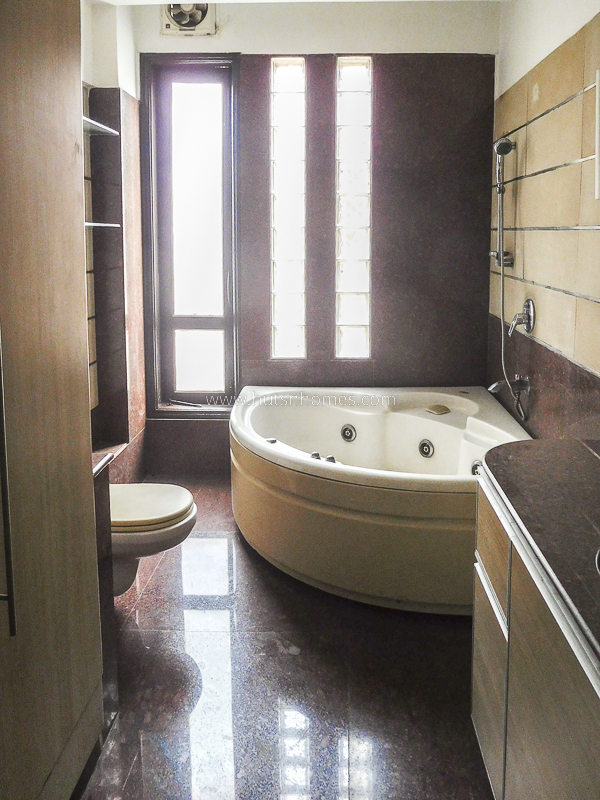 4 BHK Flat For Sale in New Friends Colony