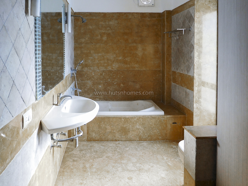 4 BHK Flat For Sale in New Friends Colony