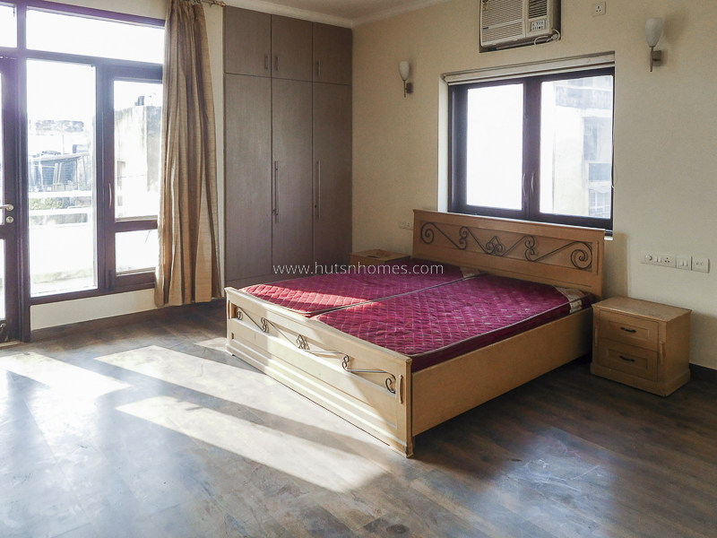 4 BHK Flat For Sale in New Friends Colony