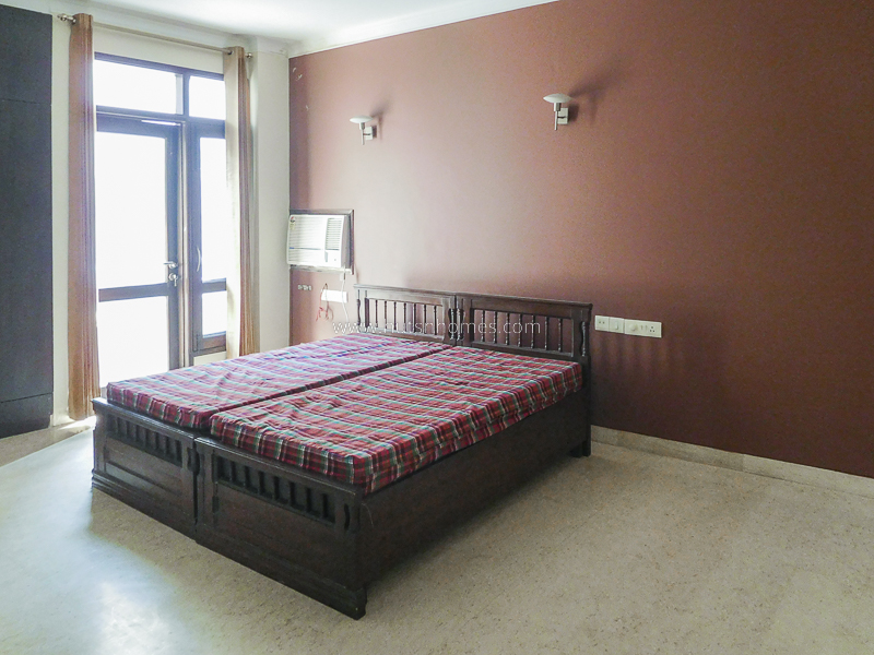 4 BHK Flat For Sale in New Friends Colony