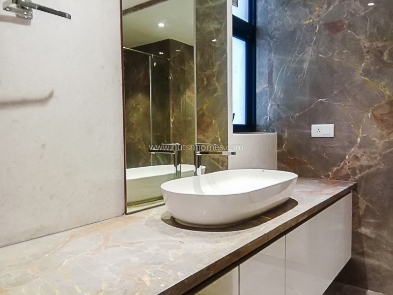 4 BHK Duplex For Rent in Vasant Vihar
