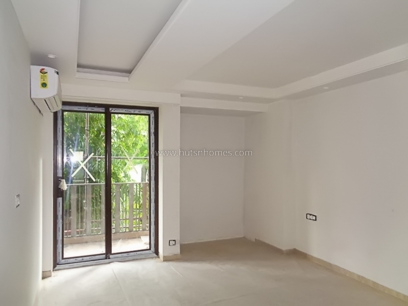 3 BHK Flat For Sale in Sarvapriya Vihar