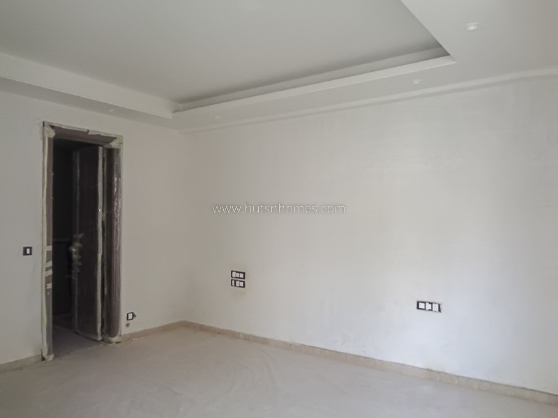 3 BHK Flat For Sale in Sarvapriya Vihar